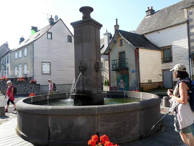 Egliseneuve d'Entraigues